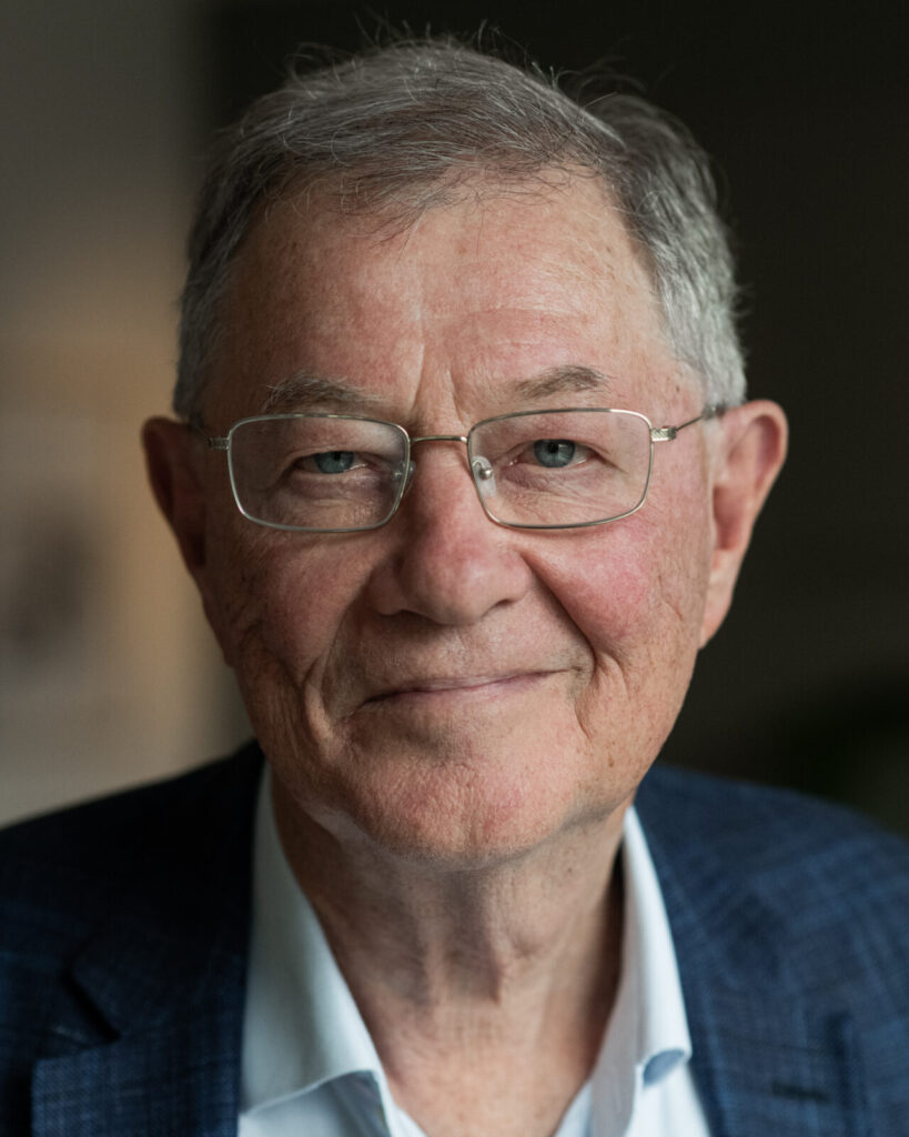 Portret van auteur en voormalig diplomaat Robert Serry