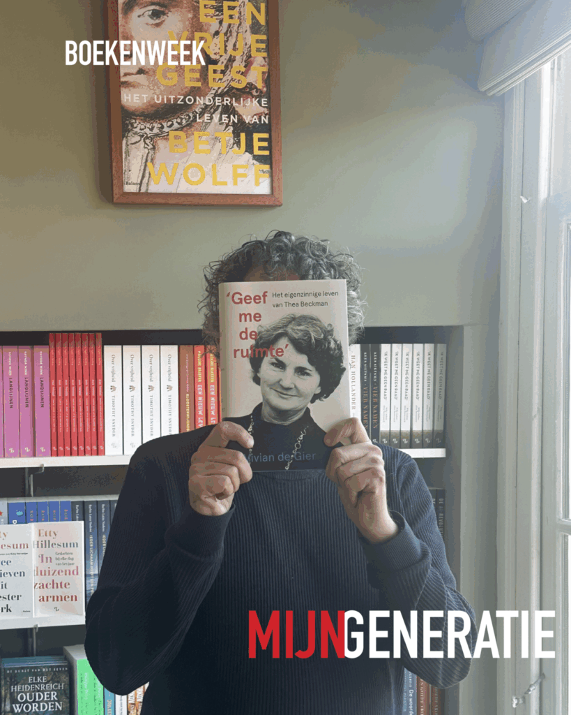 Henk met het boek 'Geef me de ruimte' van Vivian de Gier als Boekenweektip.