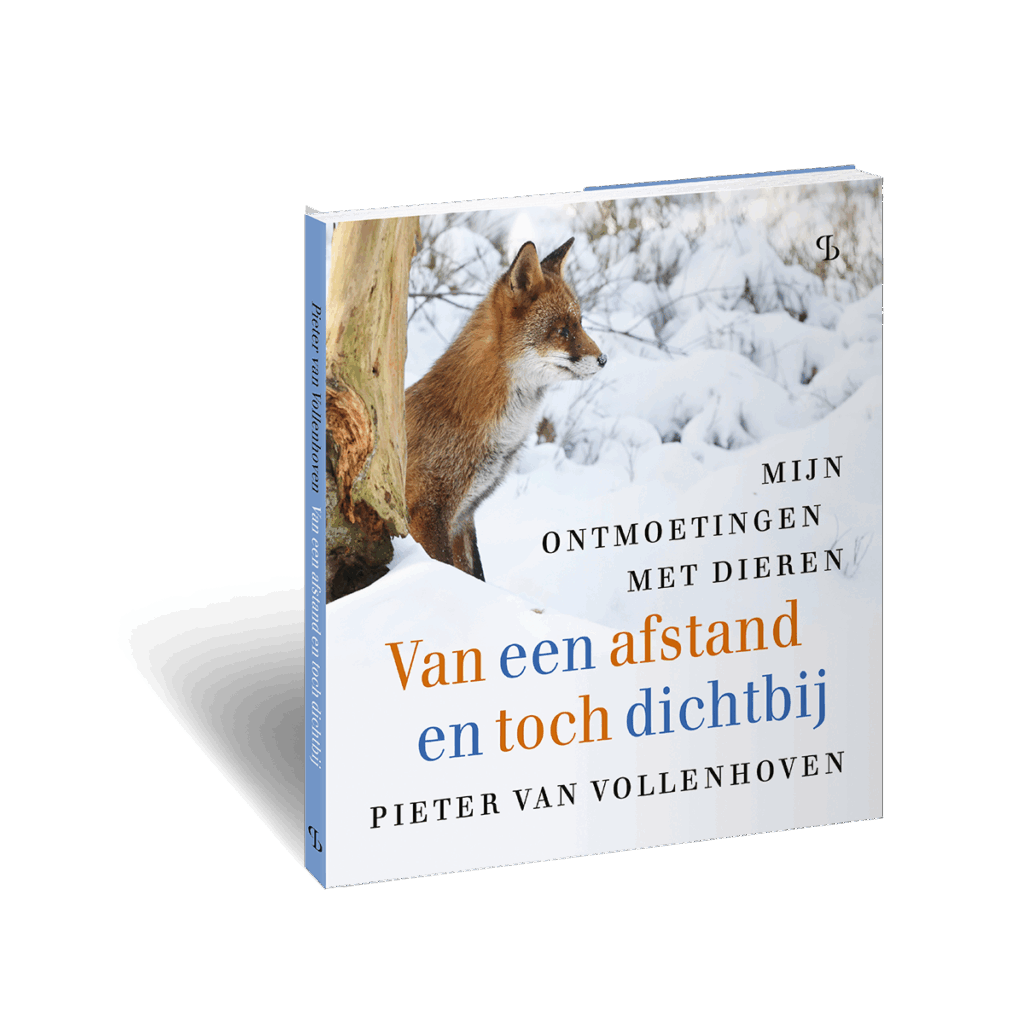 3D omslag van het boek Van een afstand en toch dichtbij van Pieter van Vollenhoven