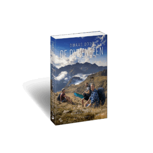 3D omslag van het boek Dwars door de Pyreneeën van Arnout Hauben